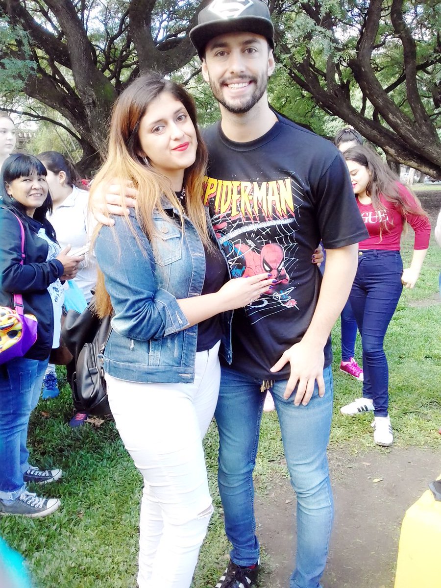 AlexAgustina's tweet photo. @PaioRodriguez  !! Sos el mejor de todos !! Gracias por la linda tarde ❤ y a las chicas que fueron son re copadas jaja! Gracias paio gracias !! Que placer compartir este día con vos ❤❤❤ https://t.co/A5FrBUdxq7