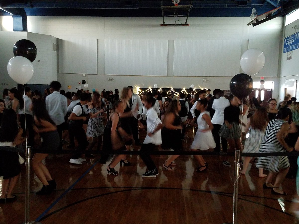 LeslieDerochers's tweet photo. Students AND teachers enjoying Galaxy's annual Black &amp; White Night @GalaxyRockets https://t.co/Fhs9GvCI4E