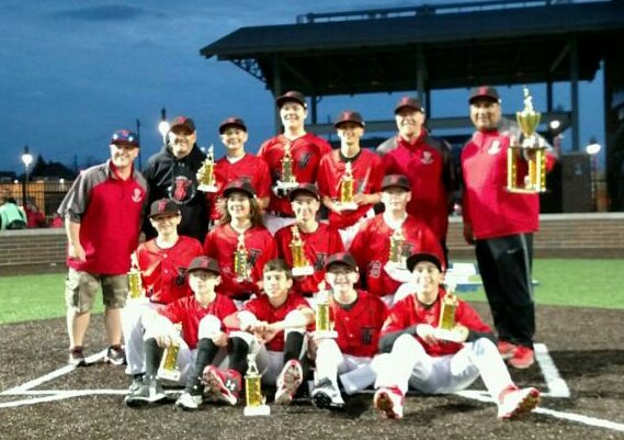 CoachJonHanson's tweet photo. 13U Total Baseball Travel Saucedo wins the Diamond Dawgs Spring Smash 2018 @ Willie Hortons Field of Dreams. Final score 11-2, finishing under the lights! #TheTotalTeam #TotalBaseballTravel #GoTBT https://t.co/jVwMv4Vi3e