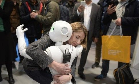 wef's tweet image. Emotional intelligence is key to happiness in the digital age wef.ch/2GZBJnW #technology