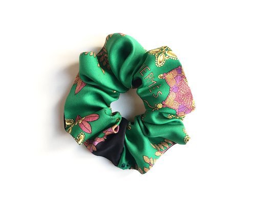 wwd's tweet photo. It's official: The scrunchie is back in fashion: https://t.co/K4zRpkUh6Y https://t.co/osaHgojTa0