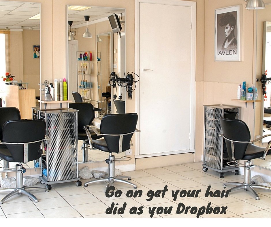 1HourDropbox's tweet photo. Go ahead and dash for that personal appointment. We know grooming is important but your luggage is also important to us..  So go on and Drop box it. 😊
Call/ What's app us on 0742 10 1960 for info on where. 
#1HourDropbox #Dropboxit #hasslefree #WachiaMzigo #Metime #SafeandEasy https://t.co/aTnmfIVbQY