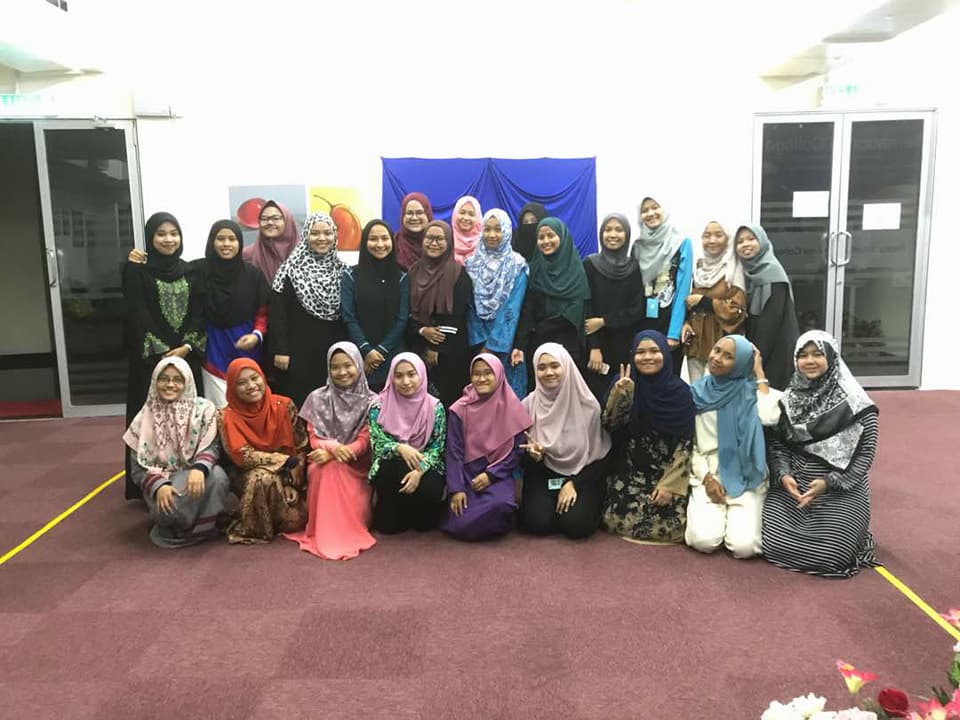restuintcollege's tweet photo. Nama Program : Majlis Bacaan yassin dan solat Hajat
Hari : Khamis
Tarikh : 26 April 2018
Masa : 6 petang - 9.30 malam
Penglibatan : 47 orang
Anjuran : Majlis Perwakilan Pelajar
#RestuInternationalCollege
#RestuCollege
#PengajianTinggiMalaysia
#PendidikanMalaysia https://t.co/oLB0BavDsU