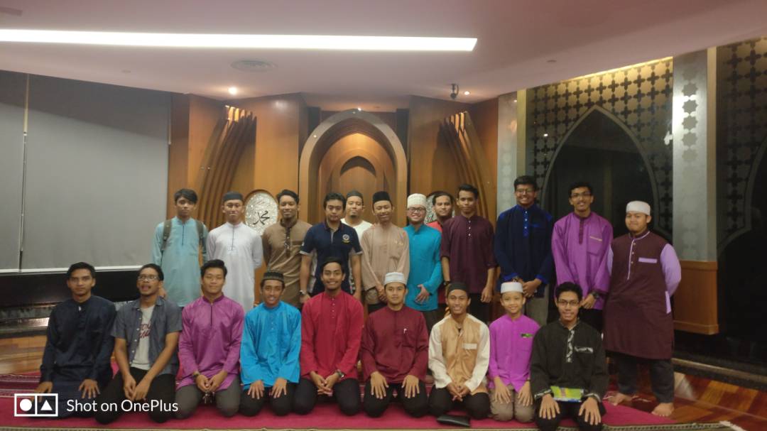 restuintcollege's tweet photo. Nama Program : Majlis Bacaan yassin dan solat Hajat
Hari : Khamis
Tarikh : 26 April 2018
Masa : 6 petang - 9.30 malam
Penglibatan : 47 orang
Anjuran : Majlis Perwakilan Pelajar
#RestuInternationalCollege
#RestuCollege
#PengajianTinggiMalaysia
#PendidikanMalaysia https://t.co/oLB0BavDsU