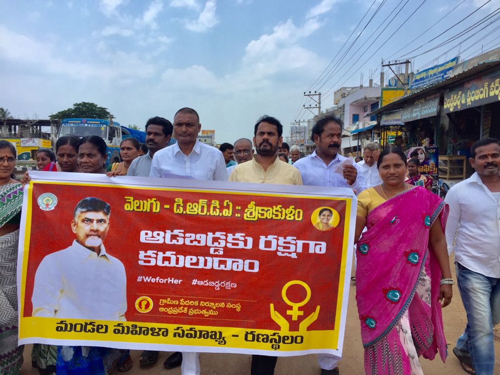 EcherlaNER's tweet photo. ఈరోజు ఎటిచెర్ల నియోజకవర్గం జరిగిన "ఆడపిల్లల సంరక్షణ కార్యక్రమం"లో మన ప్రియతమ నేత NER గారు ఆడపిల్ల యొక్క విశిష్టత ను తెలియచేయడం జరిగింది. దాచేపల్లి ఘటన కలచివేసిందని @NERTDP గారు ఆవేదన వ్యక్తం చేసారు.ఇలాంటి ఘటనలు జరగకూడదని తెలియచేసారు.
@tdptrending @ncbn
#WeForHer 
#ఆడబిడ్డరక్షణ https://t.co/OmJgF3Vwxv