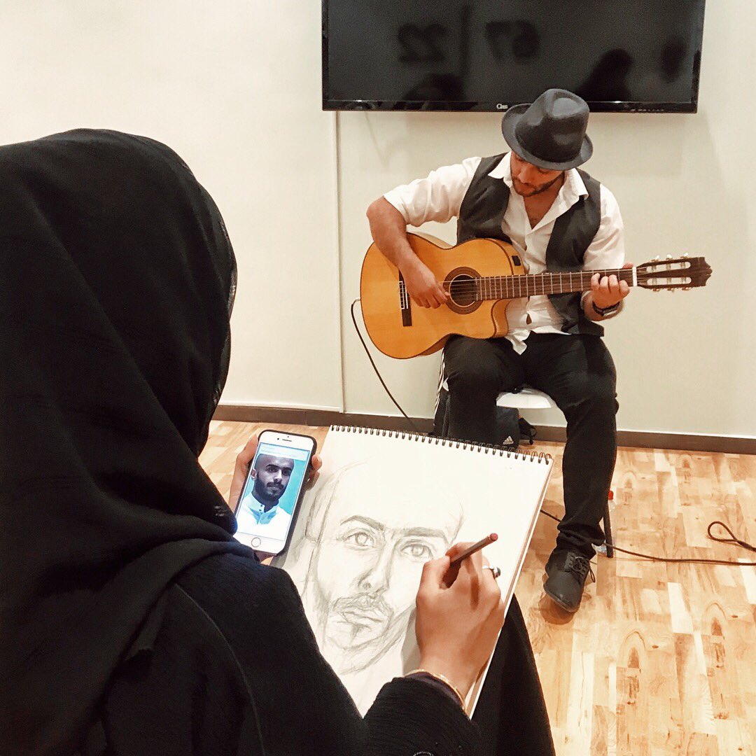 momarasah_'s tweet photo. ليلتين قضيناها نرسم بجانب بعضاً البعض ، نتشارك ونبدع سوية برفقة الموسيقى والقهوة اللذيذة
فنانين طموحين وذو همم عالية ❤️

شكراً من القلب لكل الداعمين :
Place: @6722space 
Barista: @KAlqusmul 
Musician: @aymanalfahel1
@Riyadh_music 
Videographer: @Mr_wahq https://t.co/3LYcndW4S6