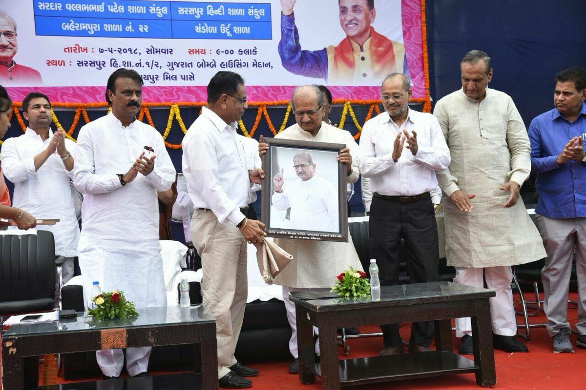 imBhupendrasinh's tweet photo. આજે અમદાવાદના સરસપુર ખાતે અમદાવાદ મ્યુનિસિપલ કોર્પોરેશન દ્વારા નવનિર્મિત સરસપુર હિન્દી શાળા નં 1, 2 નું લોકાર્પણ કર્યું જેમાં અમદાવાદના મેયરશ્રી @igautamshah પણ ઉપસ્થિત રહ્યા હતાં. https://t.co/thcQ7XYIJc