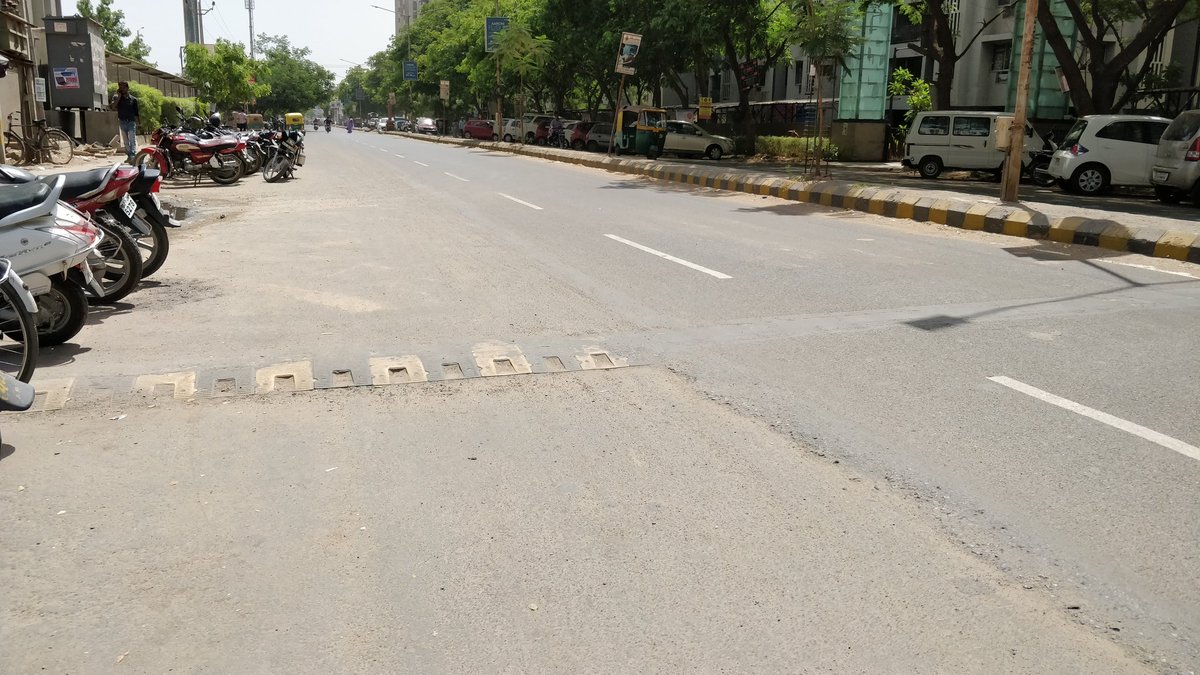 klickblink's tweet image. @AhmedabadAMC this is how I have grown up seeing the road resurfaced! See the speed breaker half buried half waiting for the remaining resurface process of the road! #maruamdavad #ahmedabad #amcroadworks