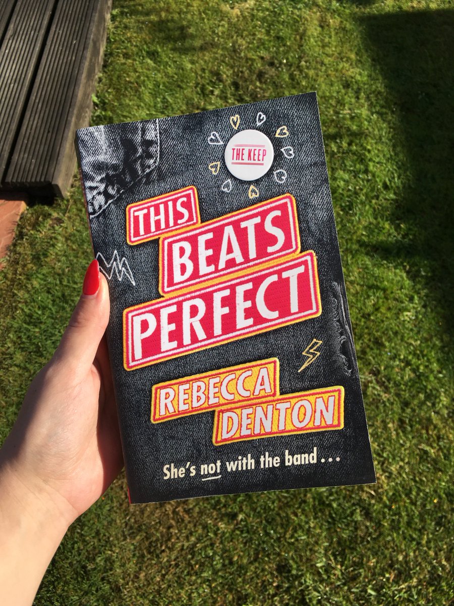 📚 AFTERNOON, BOOKWORMS!

☀️ Enjoying the #bankholidaysunshine? 

We're re-reading <a href="/rebeccasbrain/">Rebecca</a>'s amazing #ThisBeatsPerfect today. 

If you fancy boybands or wanna swoon over cute boys from Memphis, we'd totally recommend it! 😉

⭐️⭐️⭐️⭐️⭐️