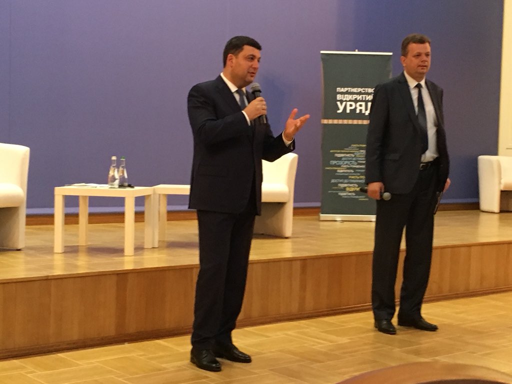 UNDPUkraine's tweet photo. «Openness in policy-making is crucial. Local authorities have to cooperate with #civilsociety and be accountable to citizens» - Volodymyr Groysman, PM of 🇺🇦 #OpenGovWeek #opengovday #OGP #transparency https://t.co/hdV2xIgHwg