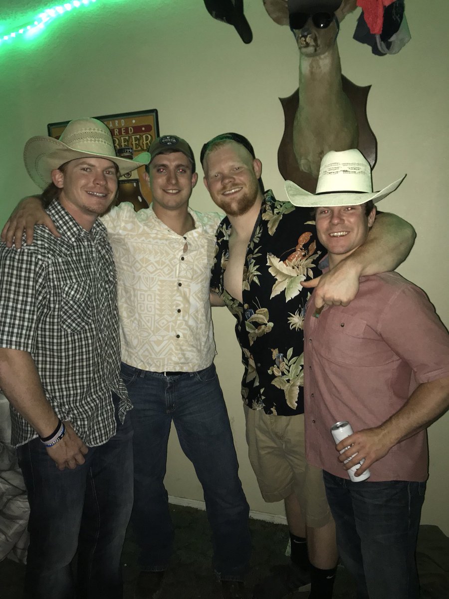laneallandortch's tweet photo. Gonna miss these dudes! #lasthurrah https://t.co/jbnyOSzjBw