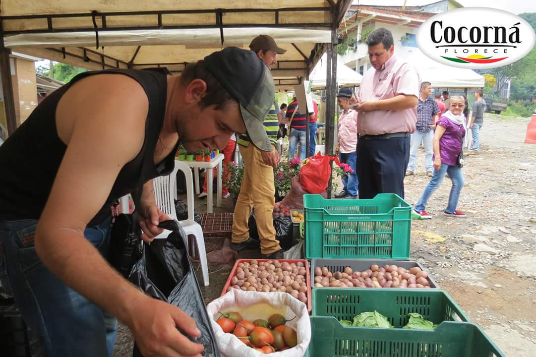 AlcaldiaCocorna's tweet photo. En el Centro Poblado La Piñuela realizamos el festival agro turístico, gastronómico y mercado campesino con el fin de dinamizar la economía de ese sector, seguimos potenciando el campo con opciones de comercialización. #CocornáFlorece https://t.co/f3wps9dSWz