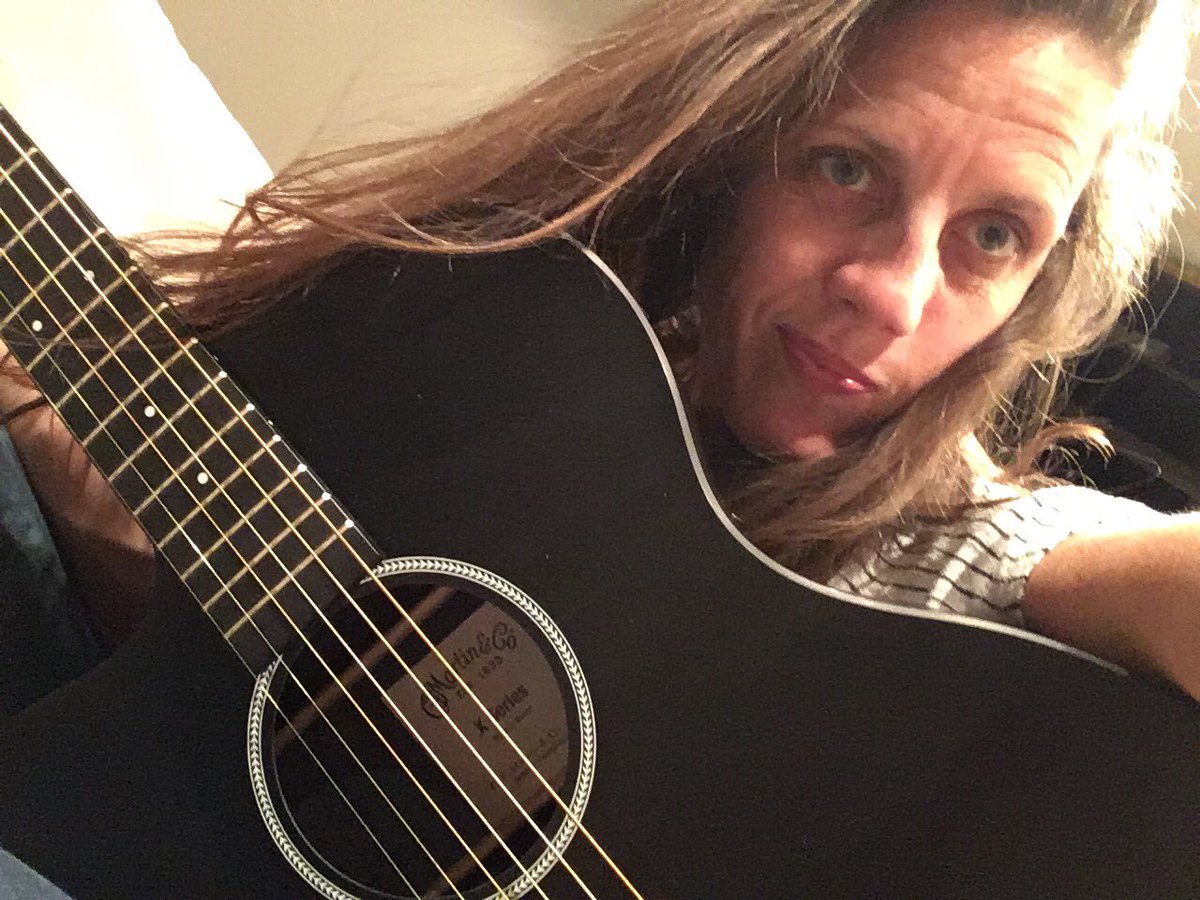 MrsTalarowski's tweet image. If I am going to encourage passion projects in staff and Ss, I should continue to “try, fail, learn” myself.  Learning how to play guitar (lefty) from ZERO musical knowledge! 😝#holdingmyselfaccountable #askmein6months #steeplearningcurve #hdsbinnovates #strugglesarereal #help