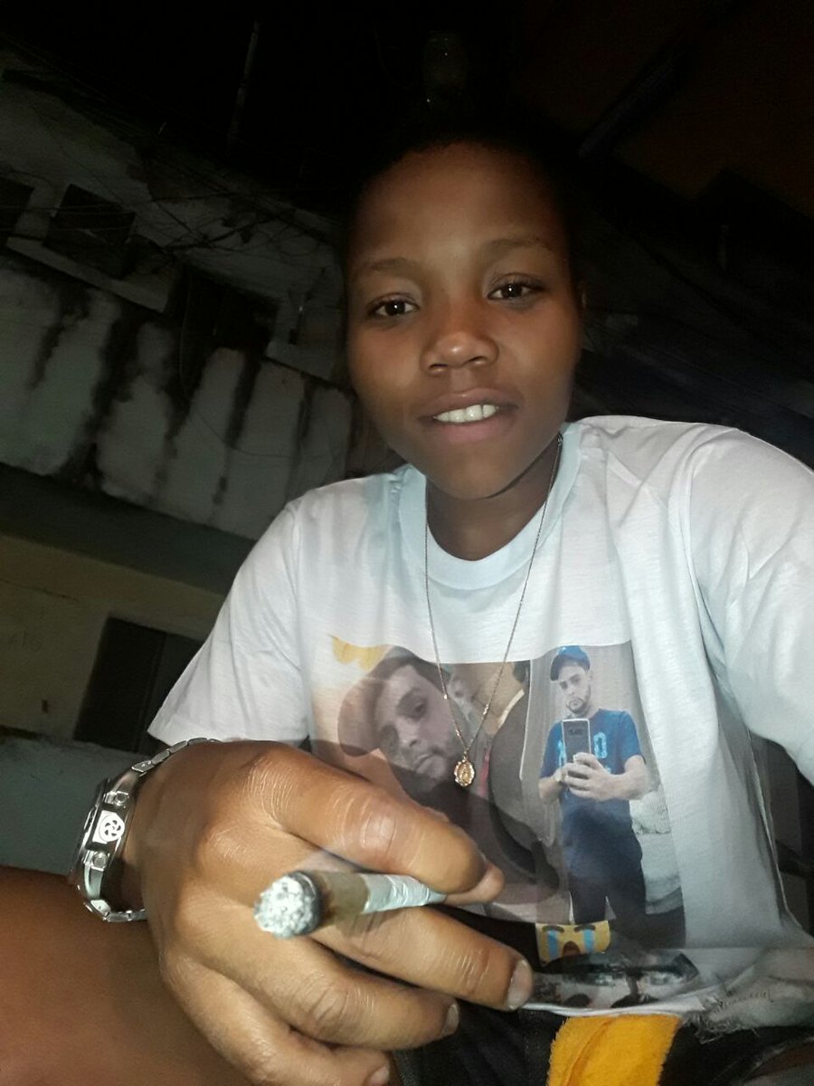 amandanhmd's tweet photo. Po perto boladona Nessa porra ! Eterno #lala Liberdade #Total  😭🔐🙏 https://t.co/sR4JlZzfzg