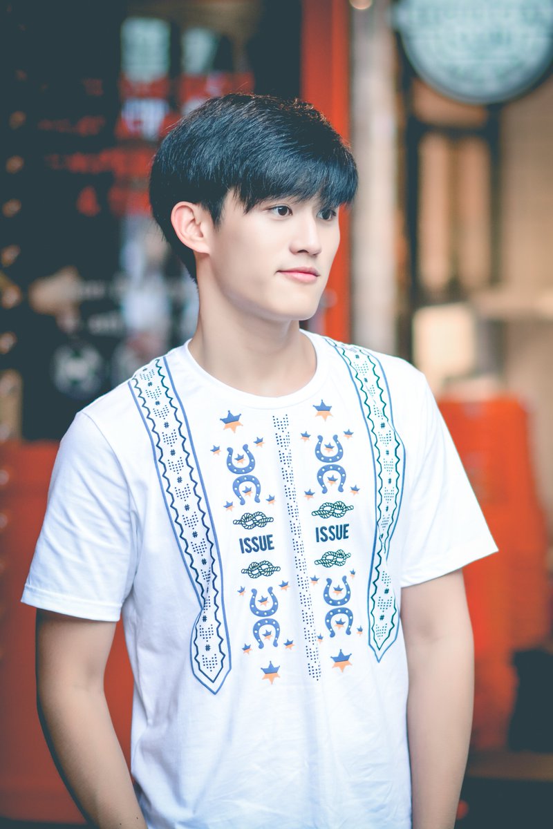GGozji's tweet photo. แบตหมดให้เดินหาปลั๊ก แต่ถ้าขาดความรักให้เดินมาทางนี้ 🙋🏻‍♀️🙋🏻‍♀️

#IssueThailand 
#tusexyboy #jumpjumpp https://t.co/L5iGz544zO