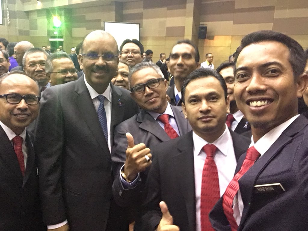 <a href="/DrAliHamsa/">Ali Hamsa #YNWA</a> @MOWorks <a href="/JKRMalaysia/">JKR Malaysia</a> <a href="/RoslanMdTaha/">Roslan Md Taha</a> <a href="/ZohariAkob/">Dato Sri Zohari Akob</a> Tqvm Tan Sri <a href="/DrAliHamsa/">Ali Hamsa #YNWA</a> for your coming. <a href="/RoslanMdTaha/">Roslan Md Taha</a> @MOWorks <a href="/JKRMalaysia/">JKR Malaysia</a> <a href="/JKRMelaka/">JKR Melaka</a>