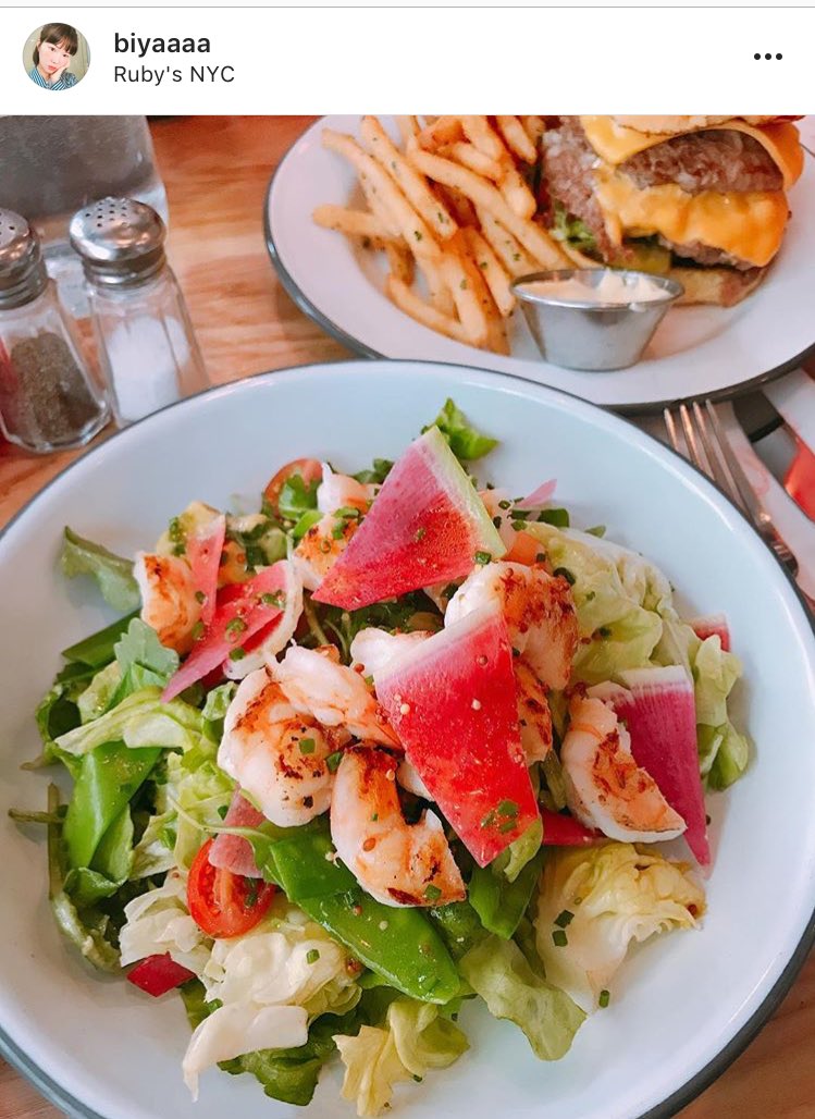 TinyouSouhait's tweet photo. 去紐約必去早午餐店 #RubyCafe #菜少 #ChannelSNSD https://t.co/qTAsAkoS7S
