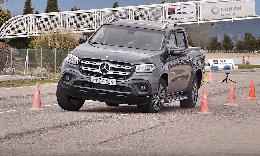 CARmagSA's tweet photo. ICYMI: Watch the Mercedes-Benz X-Class bakkie being subjected to the 'Moose Test'... [VIDEO] https://t.co/f8mDmNlQXN https://t.co/YsDd4YJxUL