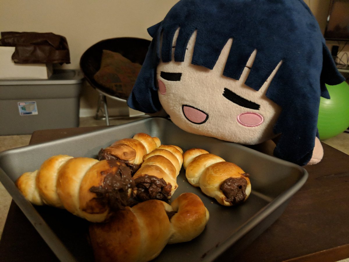 djswizzler's tweet photo. Baked some Choco Cornets. Rimi tried to eat them. #bangdream #chococornets @Rimi_nsmt https://t.co/3OLorXKbIM
