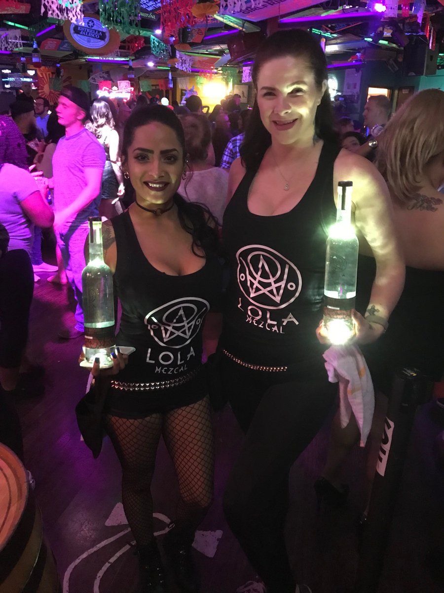 EuropeanBic's tweet photo. On a festive day for Latin communities in Las Vegas, people rejoiced at @SenorFrogs with @LolaMezcal in their cups! Spend your #CincoDeMayo the right way.
-
-
#cincodemayo2018 #cincodedrinko #LasVegas #mezcal #mexicanstyle #Mexican #Tequila #vegas #lasvegasstrip #party #festival https://t.co/8eXjLSJ21U