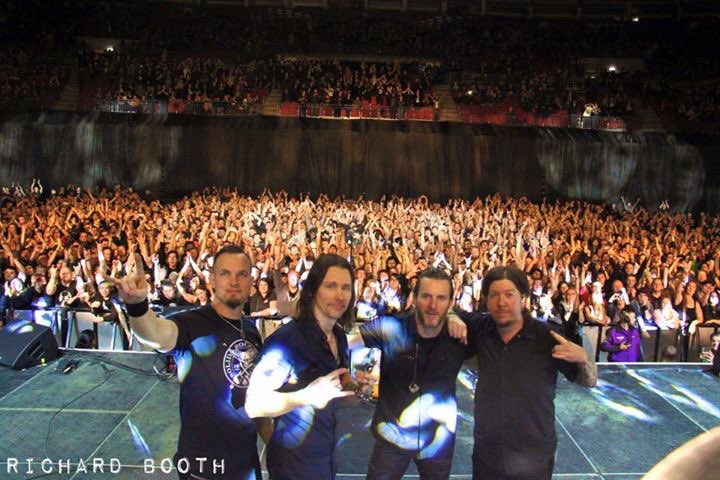 AlterBridge_Fam's tweet photo. Goodnight @alterbridge Family! Sweet dreams everyone!!! Thanks to Richard Booth   for the killer shot https://t.co/HVbvcEffDv