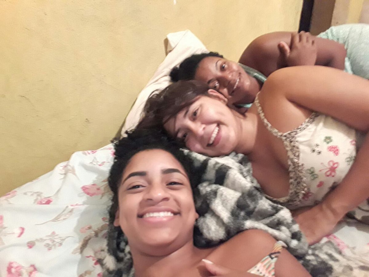 Ketelyn97005301's tweet photo. Hoje vim dormir com elas! 
#familia #tiaprima❤️ https://t.co/YOpK8L14MI