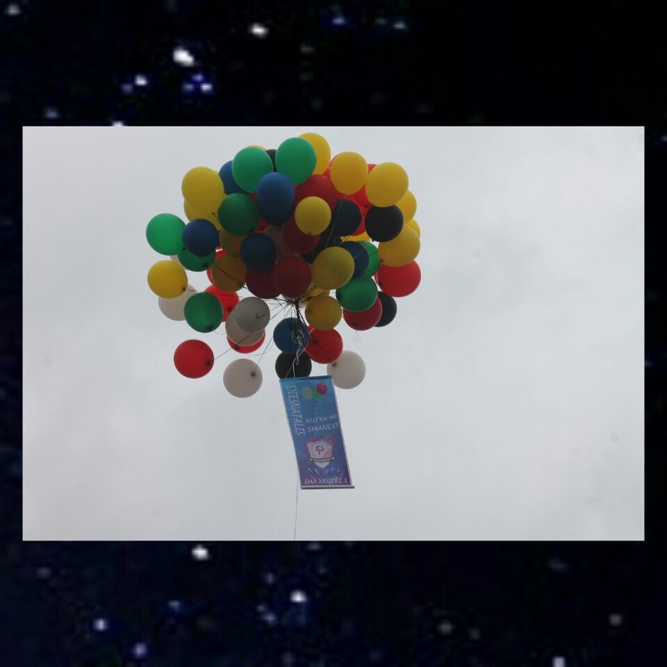 OSISSMAN1COMAL's tweet photo. Acara puncak DIESNATALIS SMANCO KE-40 yang diawali dengan penerbangan balon oleh Kepala Sekolah. So happy guys!🎉🎊💃 https://t.co/LGcx8FklHv