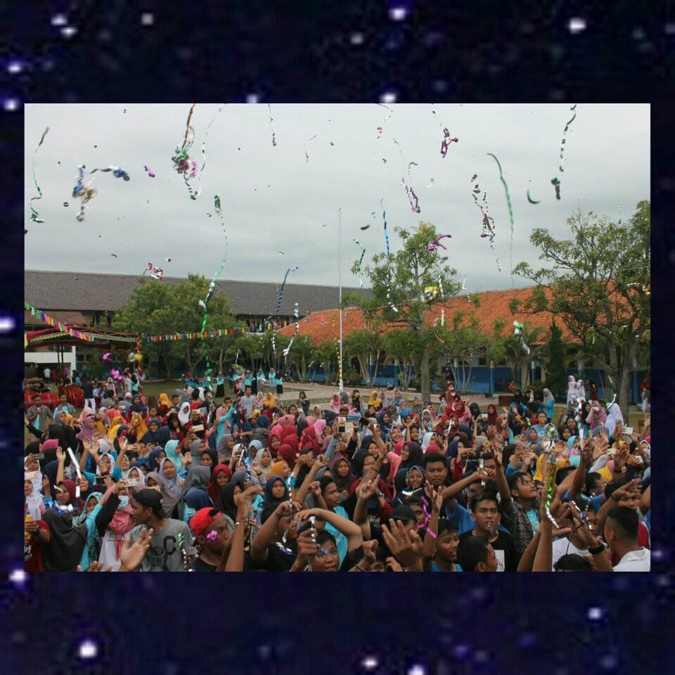 Acara puncak DIESNATALIS SMANCO KE-40 yang diawali dengan penerbangan balon oleh Kepala Sekolah. So happy guys!🎉🎊💃