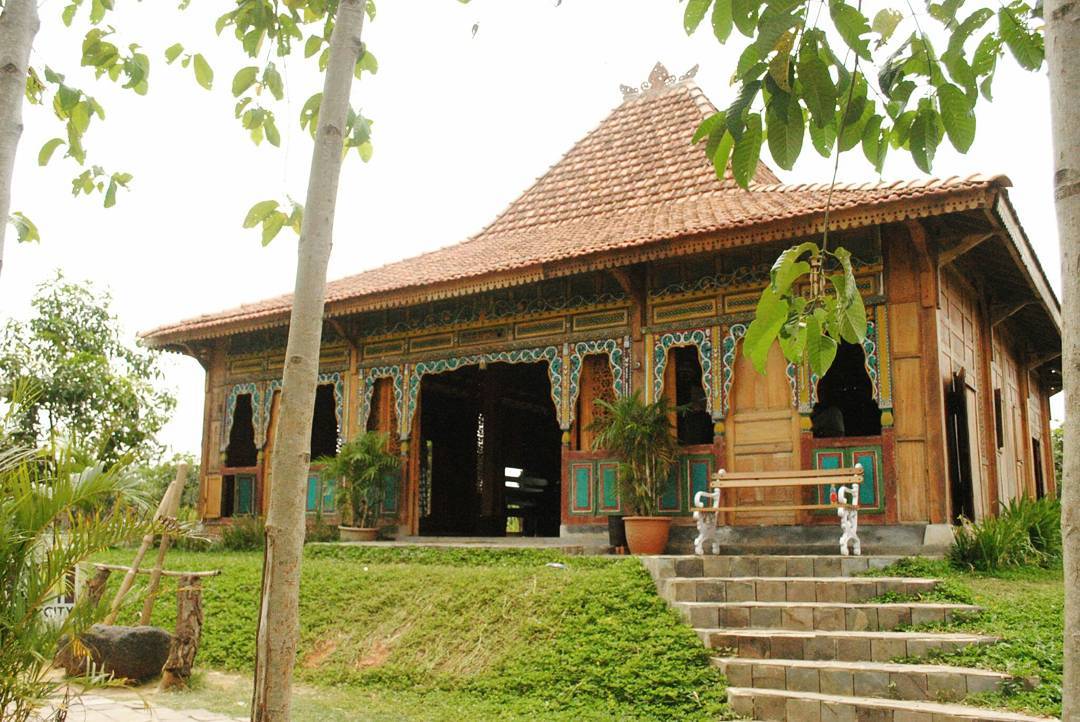 Rumah Joglo Mutiara Gading City - Kab. Bekasi
From: @riyonda_
#lovebekasi #explorebekasi #rumahjoglo #pesonabekasi #pesonaindonesia