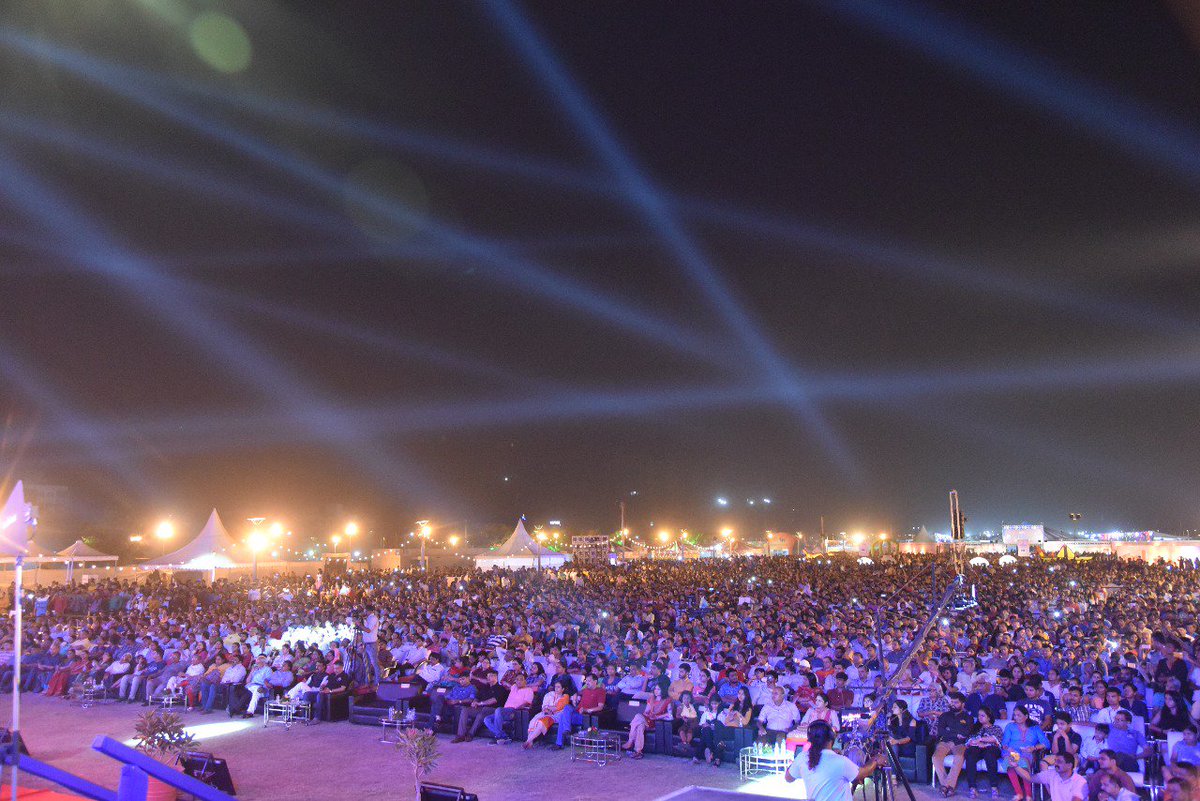 igautamshah's tweet image. Delighted to be part of a feel-good #MusicalNight with Parthiv Gohil and his melodious performance on popular numbers which created a perfect atmosphere of entertainment and thrill at jam packed final event of #SabarmatFestival2018. 

#IAmdavad #MaruAmdavad 
#AapnuAmdavad