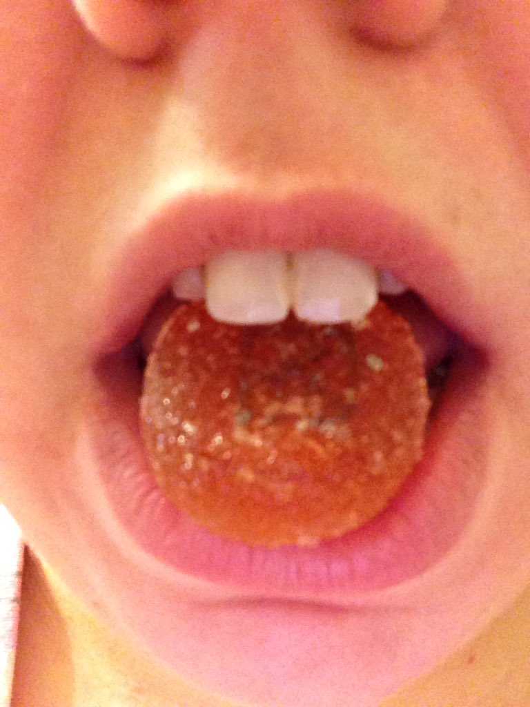 SheSnacksStoned's tweet photo. #highlyedible watermelon puck #gummy. 10mg #thc #legalizeit #edible #edibles #weed #marijuana #cannabis #high #stoned https://t.co/jYxNqZqQDB