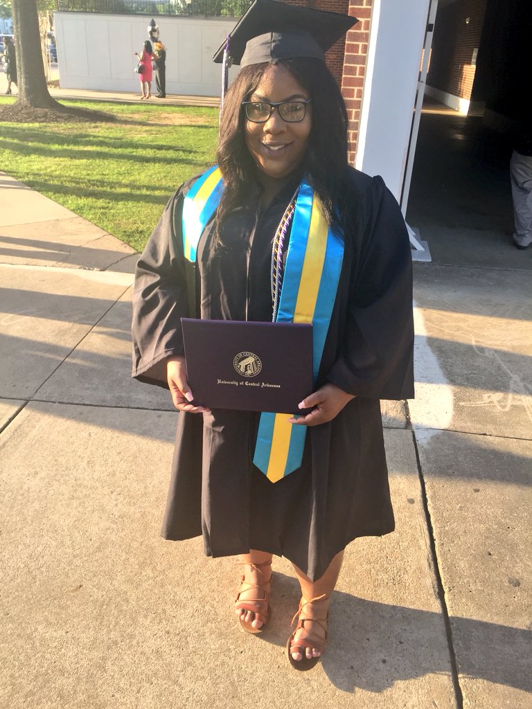 la_candii's tweet photo. 👩🏾‍🎓👩🏾‍🎓 https://t.co/mM9loYV47e