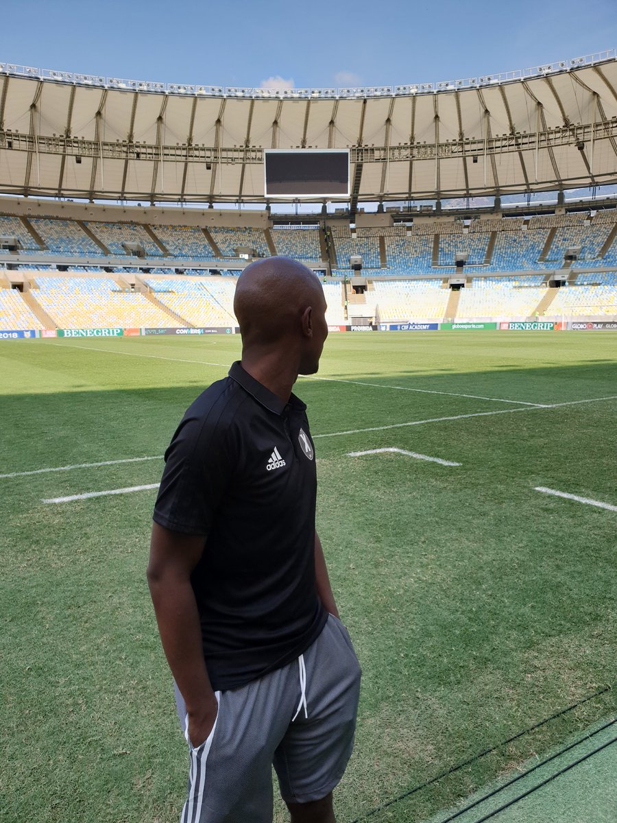thomasmlambo's tweet photo. '@Flamengo_en vs @SCInternacional 60 000 people on a Sunday afternoon at THE MARACANA !!! What an experience ππΎββοΈππΎββοΈππΎββοΈ #ThomasInBrazil #projectxrioπ§π· @adidasza https://t.co/IZrUyybaNc