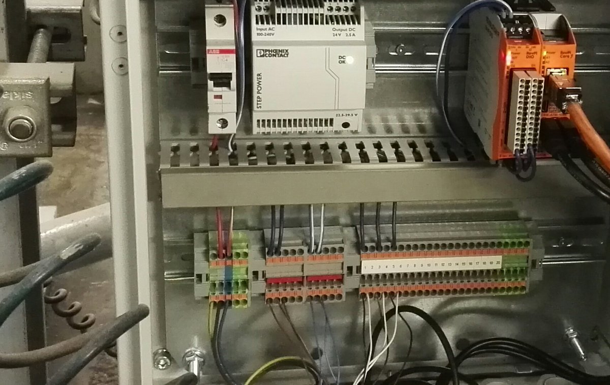crismancich's tweet photo. #IIoT / #Industrie40 Projekte gibt es bereits überall in der Fläche. Der #Mittelstand führt das Feld: Mittelständler können abteilungsübergreifende Projekte, neuartige Geschäftsmodelle und #Kulturwandel oft um Jahre schneller realisieren. #AgileEntwicklung #IIoT #IndustryOfThings https://t.co/LABx22cVxZ