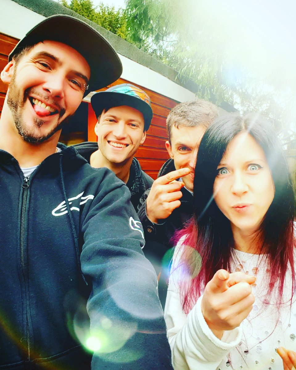 sanguineband's tweet photo. Hope everyone has been making the most of the sunshine? ππWe spent a fair bit of time in a sweaty rehearsal roomππ€
.
.
.
#sanguineband #sunshine #rehearsal #alpinestars #tarinkerrey #alternativerock #alternativemetal #womenofmetal #metal #rocknroll #punk #rock #lit https://t.co/guWYDTL5lG