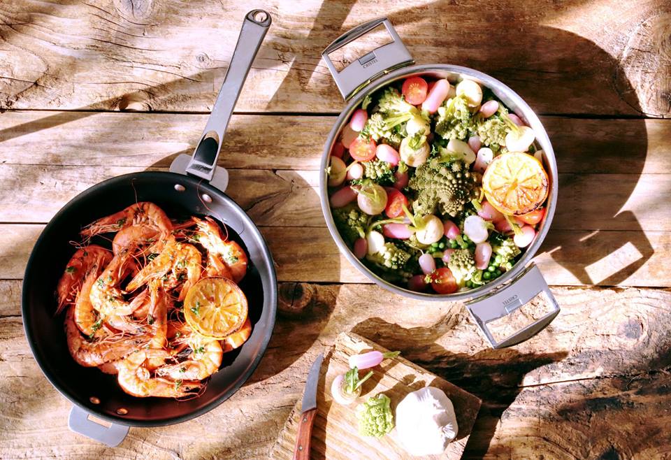 cristelfrance's tweet photo. #Recette délicieuse et ensoleillée ! Les crevettes poêlées, ail, persil et légumes sautés concoctées dans des articles en inox Casteline ! À découvrir ici : https://t.co/5GqWurUkKr #madeinFrance #recettes #spring #Fabricationfrancaise #Cristel #Casteline https://t.co/iwqAaoP2BZ