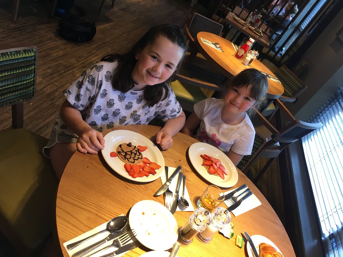 Lovely girls enjoying their pancakes this morning <a href="/HitchinPI/">Hitchin TC Premier Inn</a>  #pancakes #FoodArt #PIWOW