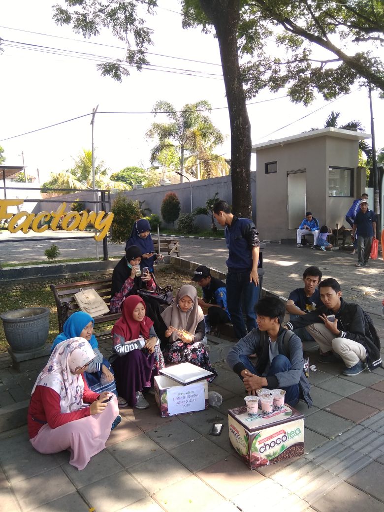 etosmalang's tweet photo. Kegiatan tanggal 6/5/18 galang dana dan Jualan di CFD Malang untuk kegiatan Festival Anak Sholeh 2018...

Alhamdulillah donasi yg terkumpul kemarin sebesar Rp 361.000 dan Keuntungan Jualannya Rp 80.000 

Total Rp 396.000

Terimakasih buat warga Malang :) :) https://t.co/C1GE3jHYvT