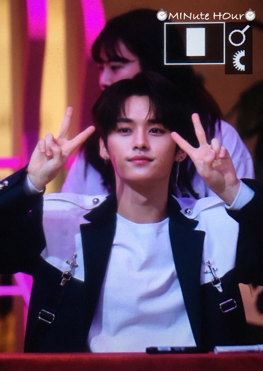 minutehour1025's tweet photo. 180507 부산 팬사인회
#스트레이키즈 #StrayKids #민호 
#이민호 #Minho #IamNOT #리노 #LEEKNOW
#IamNOT #District9 https://t.co/Jxfu0mlU6o