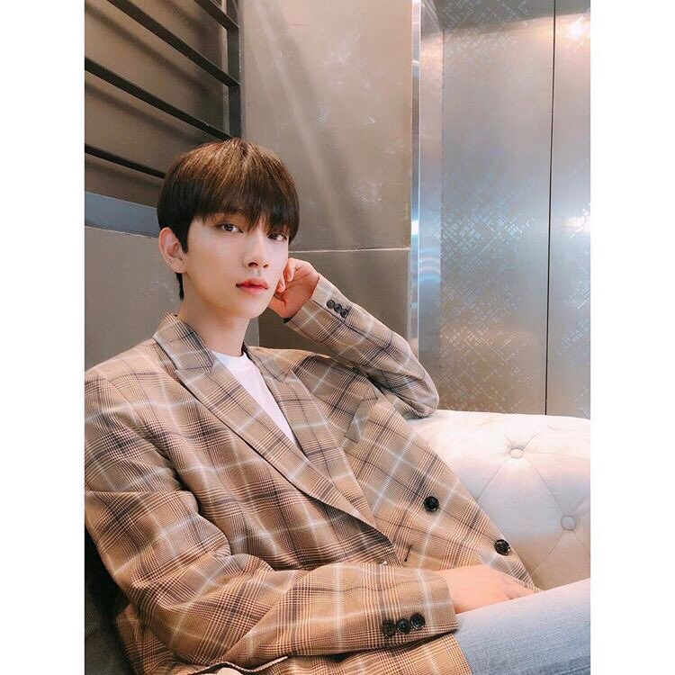 WorldwideCarats's tweet photo. Joshuaโs Instagram Update
Monday afternoon ๐
#staringintothedistance #8photo
Src: https://t.co/Eo303eTv8G https://t.co/CpKieW1iUW