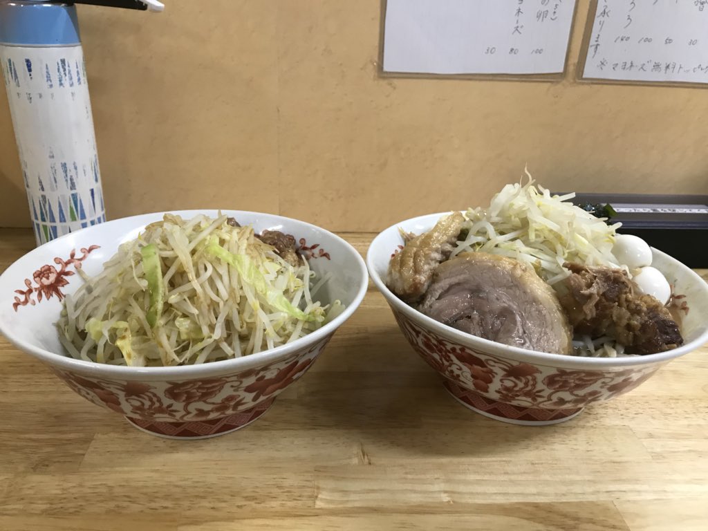 oyaji731's tweet photo. 登良治郎🐯さん
GW仕事  他で、何処も行けず
ラーメンも食べれなく😭
やっと行けた😋

味噌ラーメン（850円）
ウズラ（100円）
大蒜＋野菜増し増し（別丼）

ブレも無く 美味しく頂きました。
ごちそう様です。帰り際店長さんに
会えました。
完飲ごちそう様です🙏

また行きたい
デフォ食べたい😙 https://t.co/6BHSPXJXLM