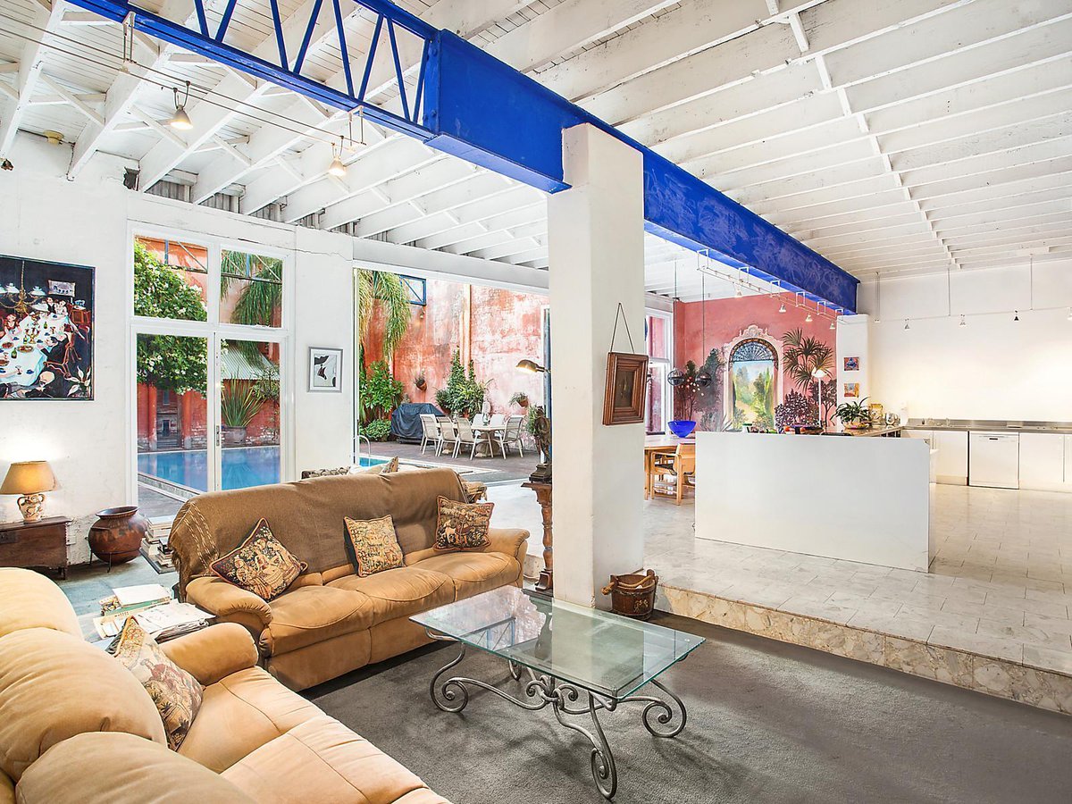 ReconDaily's tweet photo. #Newtown #factoryconversion: this #landmark family residence enjoys a flexible dual level floorplan for grand scale living and entertaining.
Read more: https://t.co/VQvBf1ACvC
#AlisterBarrett #Sydney #landmarkhome #convertedhome #McGrathLeichhardt @McGrathREA https://t.co/fmIuYgH3ID