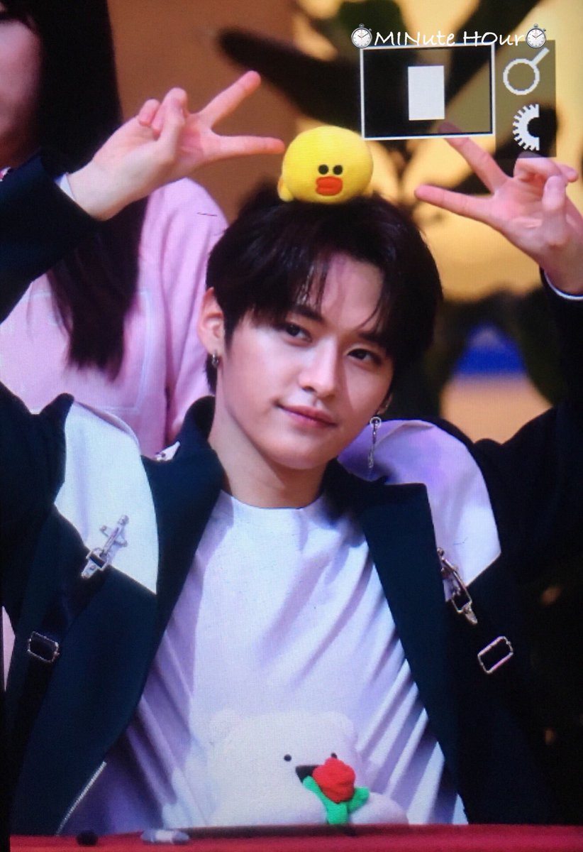 minutehour1025's tweet photo. 180507 부산 팬사인회
#스트레이키즈 #StrayKids #민호 
#이민호 #Minho #IamNOT #리노 #LEEKNOW
#IamNOT #District9 https://t.co/BtyDRQsaTj