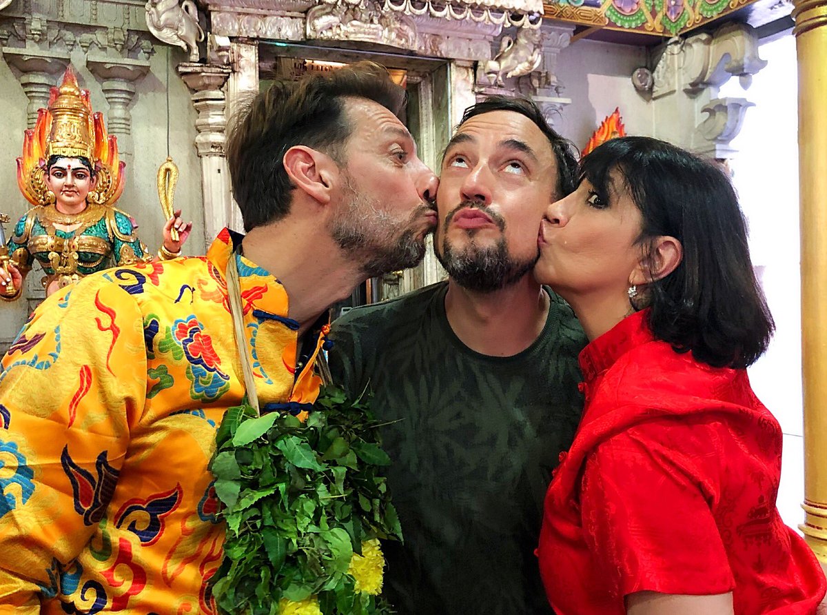 federicohoff's tweet photo. Puro amor! Gracias @negropolis_899  @llamameantiguo #porelmundo #friends #tv ❤️🇸🇬🌎 https://t.co/kpFgbsewGf