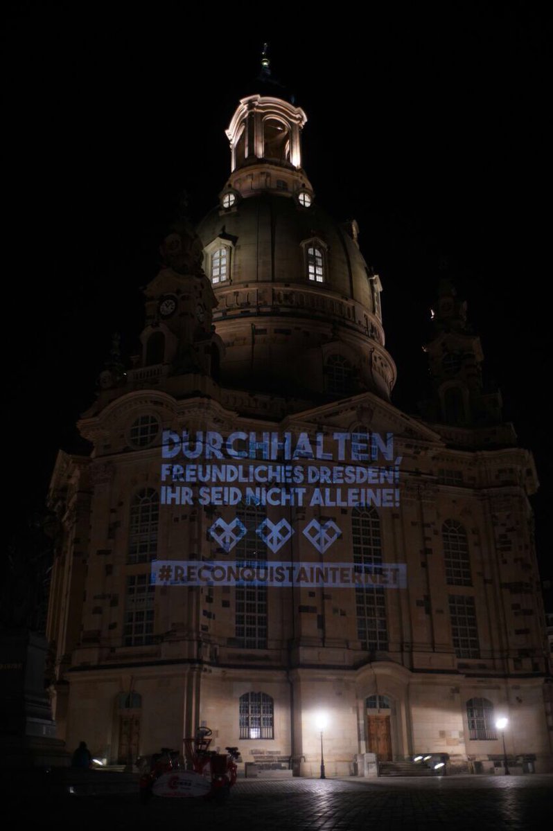 Frippsolina's tweet photo. @SWRAktuell @swr3 @tagesschau #Dresden ist nicht allein. 🌈 Für #Frieden und #Freundlichkeit für ALLE  Menschen #AufDieStrasse #DresdenZeigtWiesGeht #DurchhaltenDresden https://t.co/oEuTqeh6gs