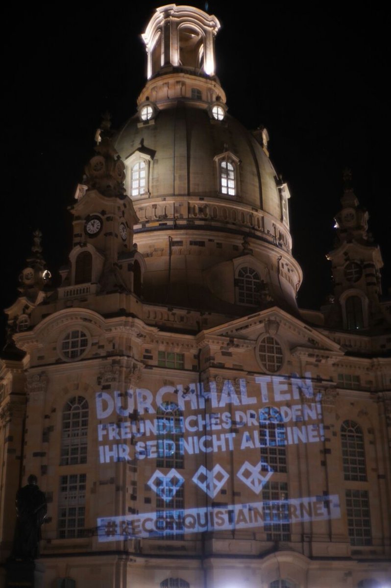lieb_sein's tweet photo. DURCHHALTEN freundliches #Dresden du bist nicht Allein. Wir sind viele, Wir sind nett.
♥♥♥
#DresdenZeigtWiesGeht 
#AufDieStrasse 
#SchliesstEuchAn
#DresdenIstNichtAllein
#DurchhaltenDresden
#LovelyPlanetDD
@mdrde
@Sogehtsaechsi 
@szonline 
@hopedresden 
@RadioDresden https://t.co/OrY3uJN676