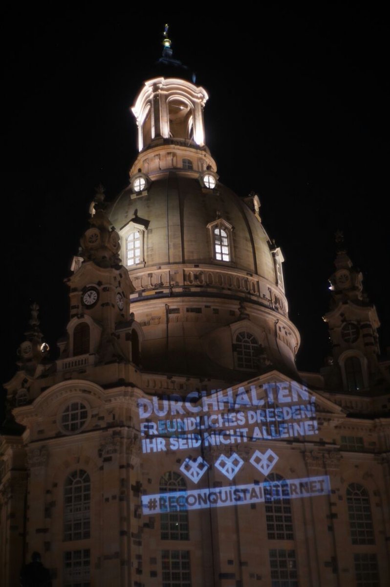 susi_Sturm's tweet photo. #DresdenZeigtWiesGeht
Auch die Frauenkirche kann es!

@szonline @dnn_online https://t.co/pXq1q7JPu7