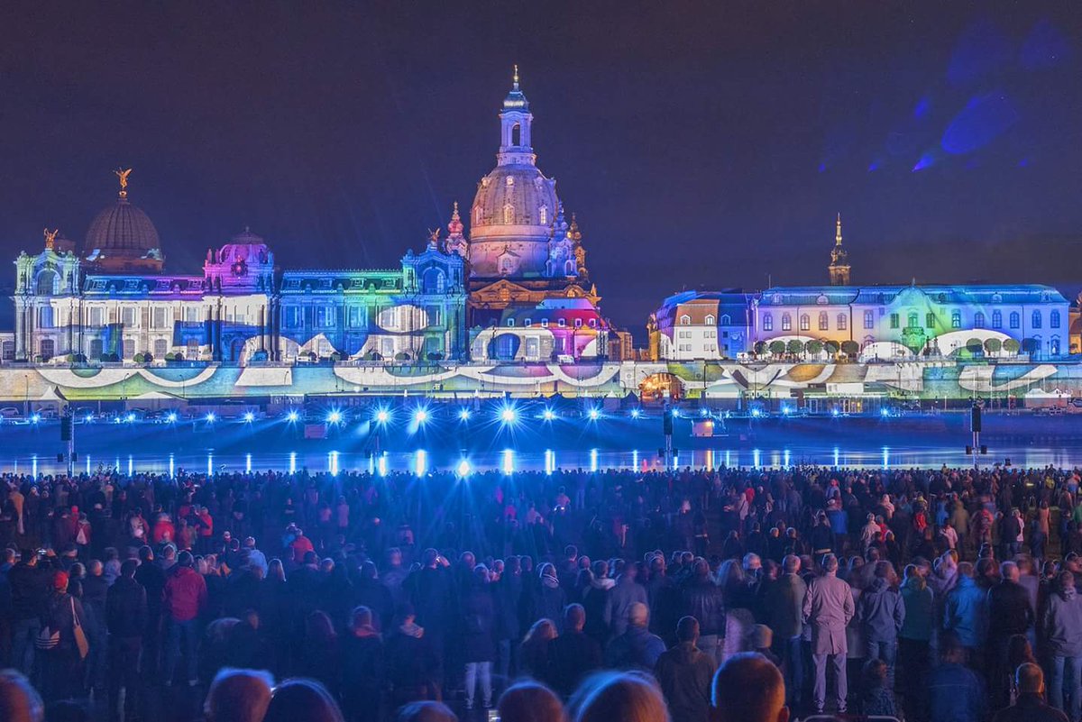 Nutzer_Explorer's tweet photo. Dresden! Eine Stadt voller Kultur und voller Liebe ♥️
#DresdenZeigtWiesGeht 
#AufDieStrasse 
#SchliesstEuchAn
#DresdenIstNichtAllein
#DurchhaltenDresden
#LovelyPlanetDD https://t.co/X1ALwtw2Pp