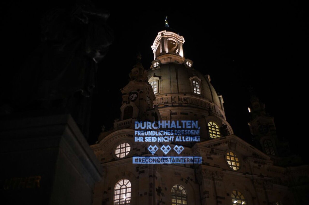 PeaceGi49227751's tweet photo. Seite an Seite in dieser wunderbaren, großartigen Stadt. Dresden, du gefällst mir 😏 #DresdenZeigtWiesGeht #DresdenIstNichtAllein https://t.co/cuQyyk1W9W