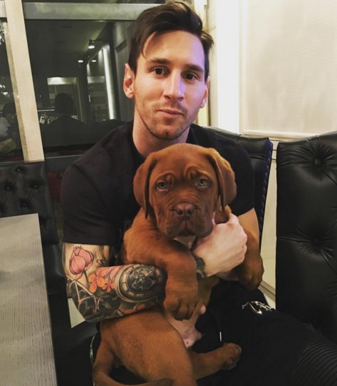 FiebreCule's tweet photo. Messi y su mascota. https://t.co/UjDbMrUesm